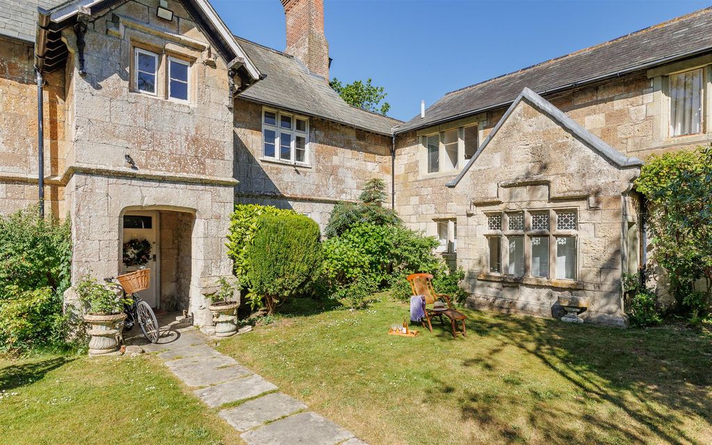 Property photo 2 of 25