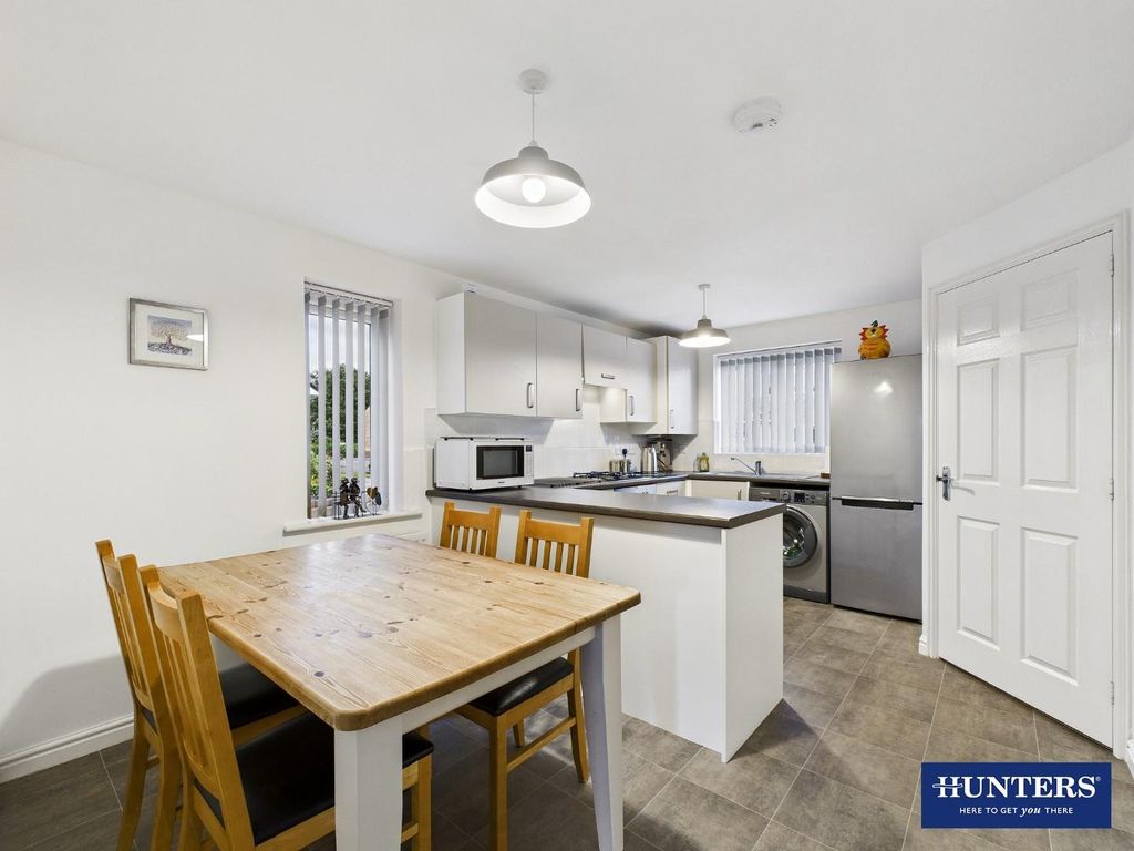 Property photo 3 of 20 Dining Kitchen