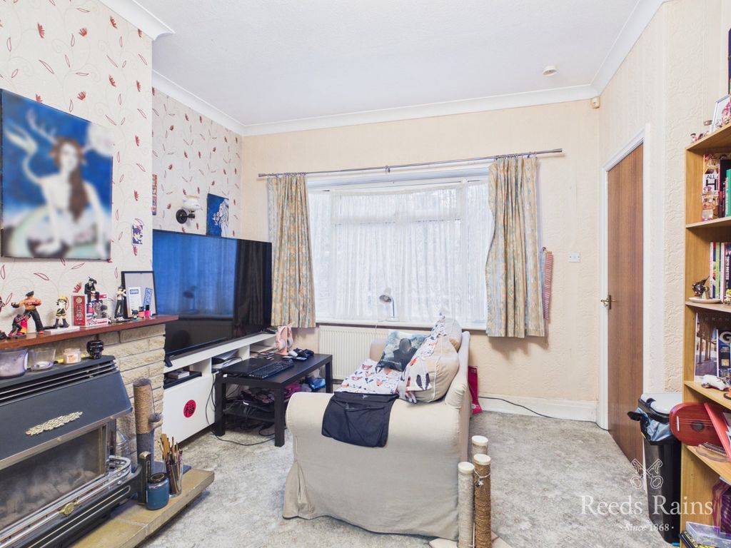 Property photo 2 of 16 Sitting Room