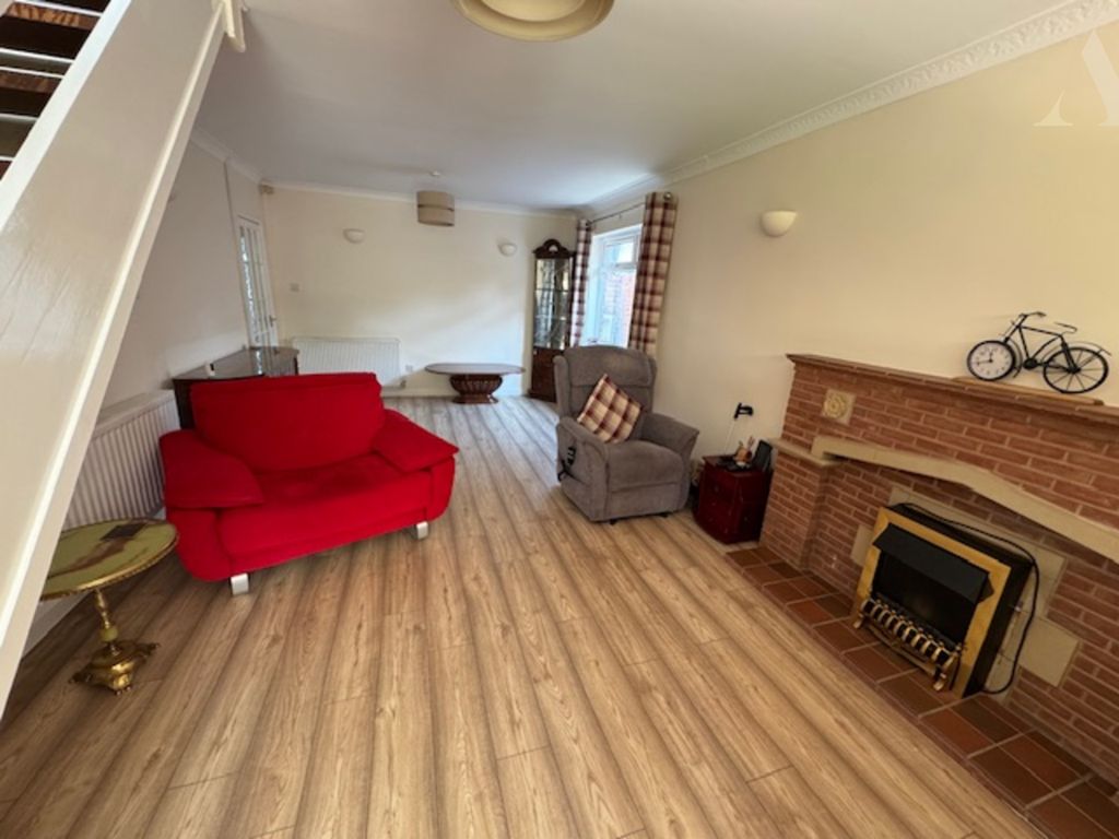 Property photo 2 of 23 Bradford Road Lounge
