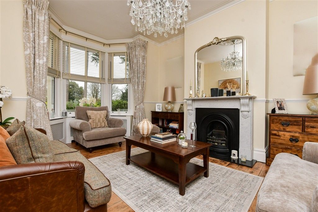 Property photo 1 of 16 Lounge