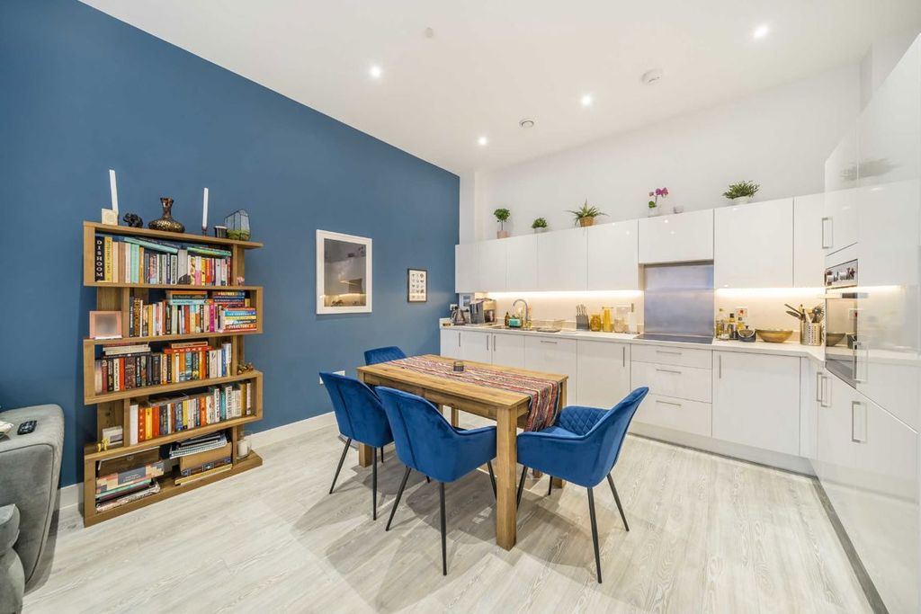 Property photo 3 of 6