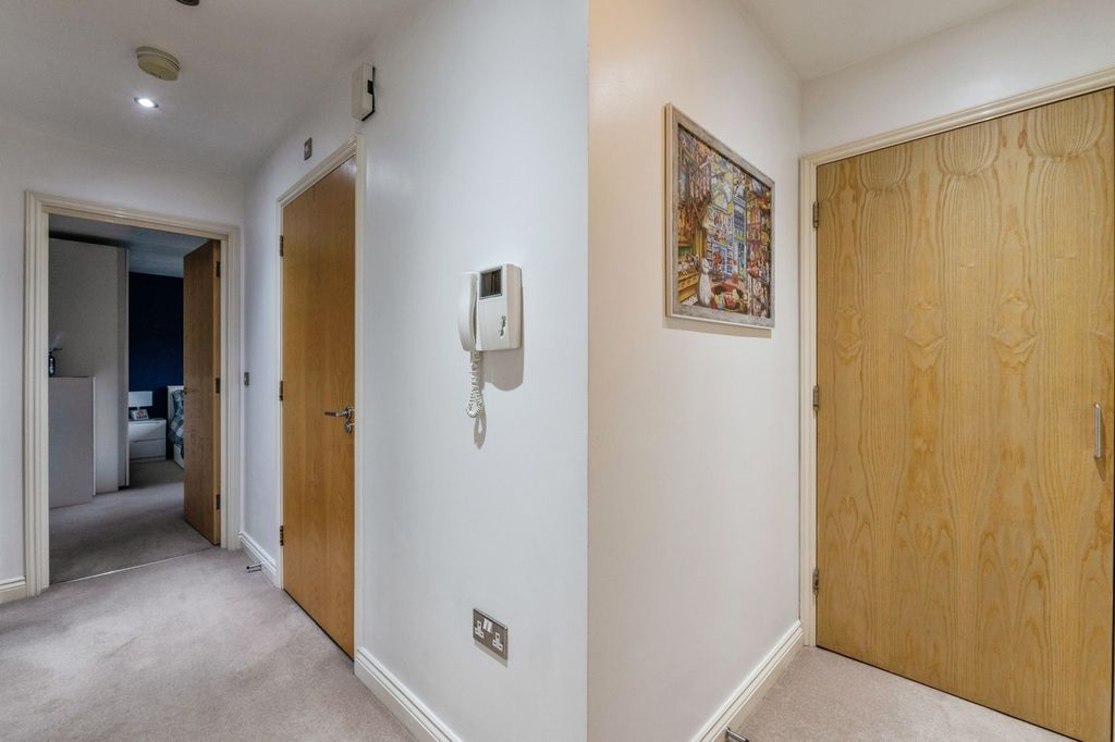 Property photo 2 of 10 Pbox-Img.Jpg