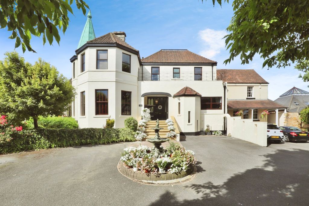 Property photo 1 of 29
