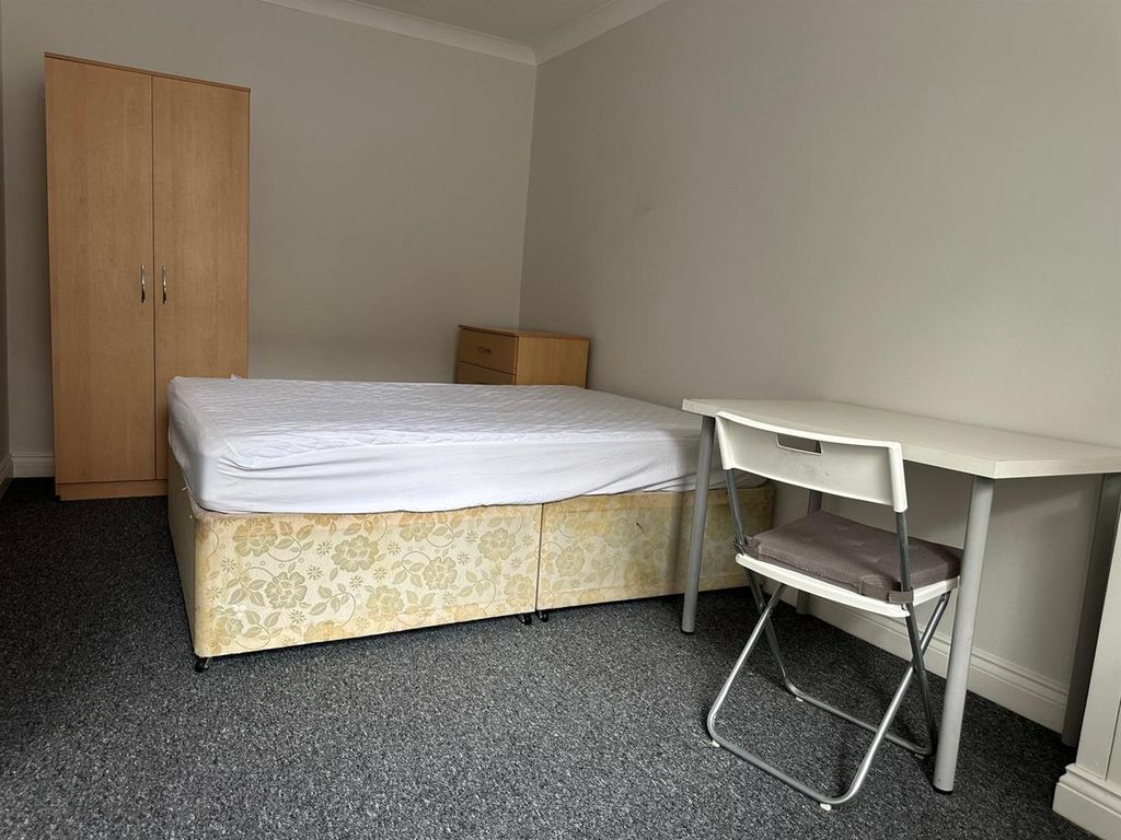 Property photo 3 of 15 Bed 1.Jpg