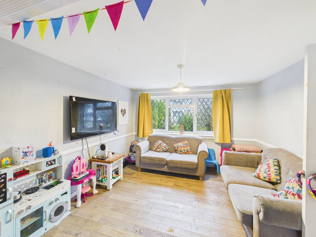 Property photo 3 of 9 Living Room