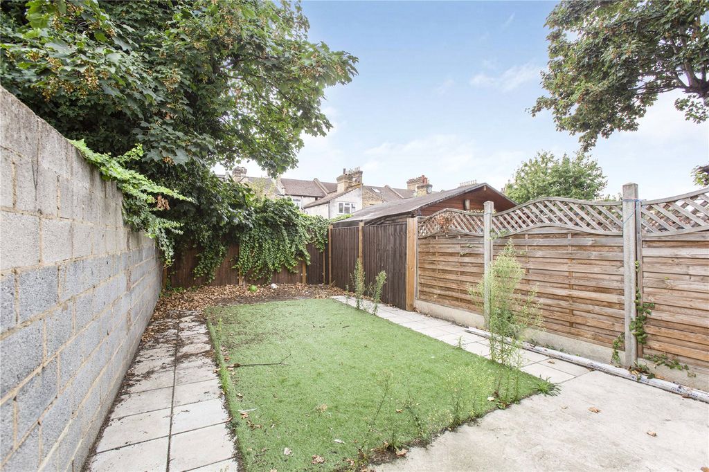 Property photo 3 of 12 Garden
