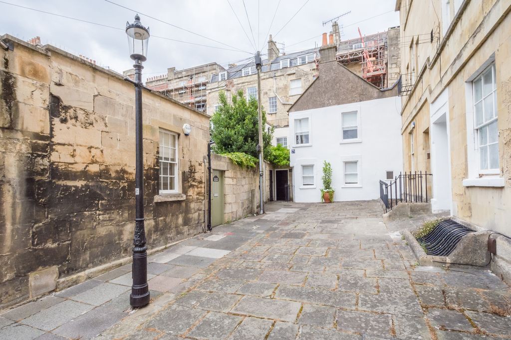 Property photo 1 of 13 9 Barton Buildings -13