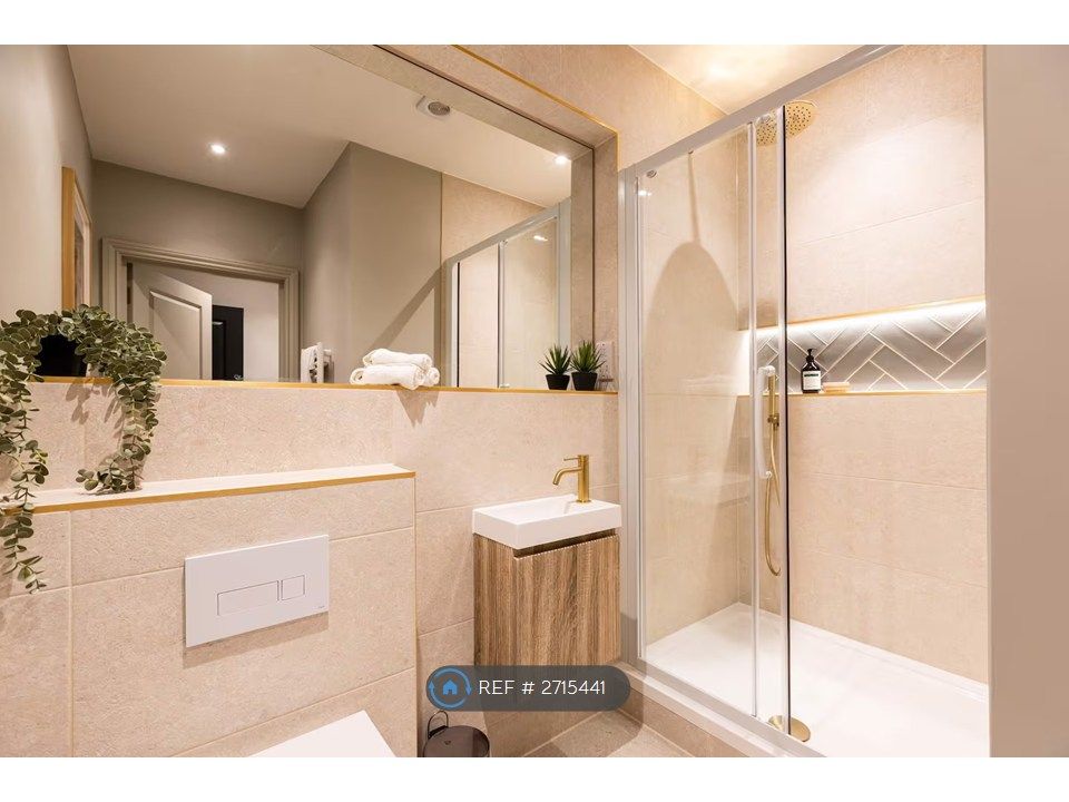 Property photo 3 of 11 Bathroom