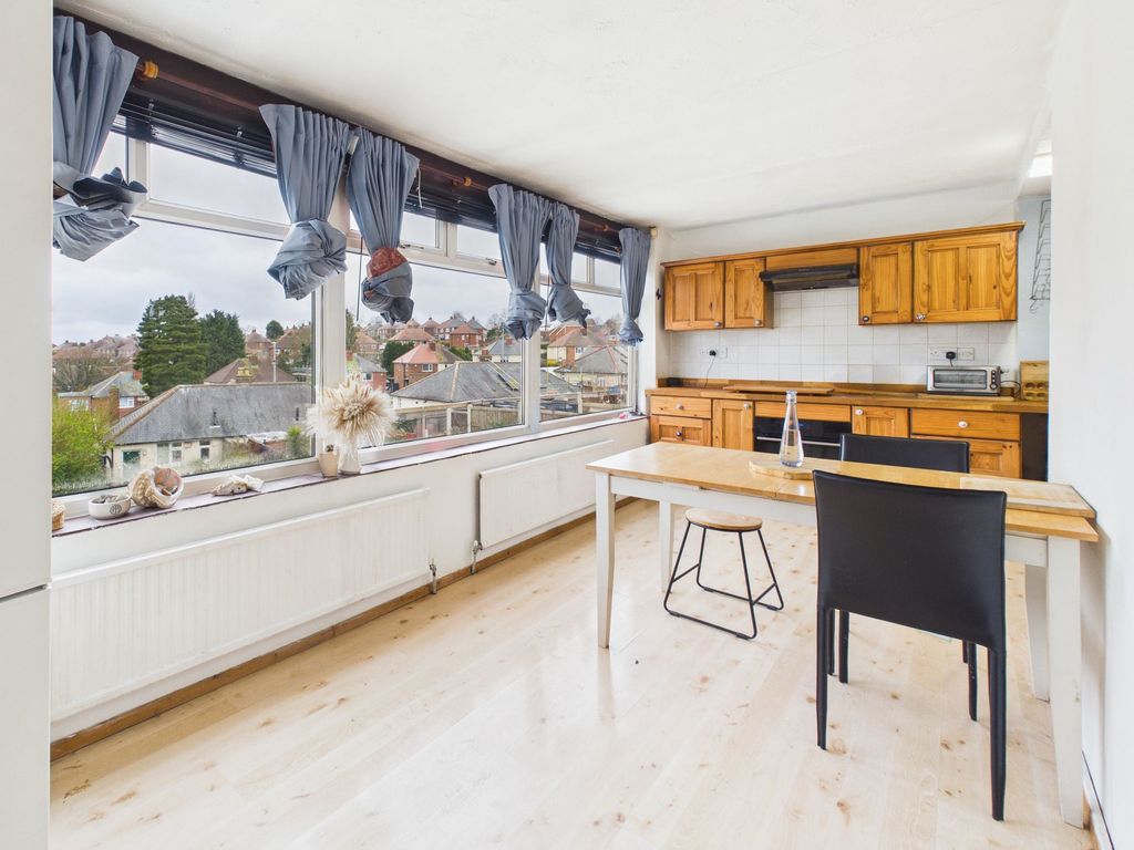 Property photo 3 of 30 Dining Kitchen