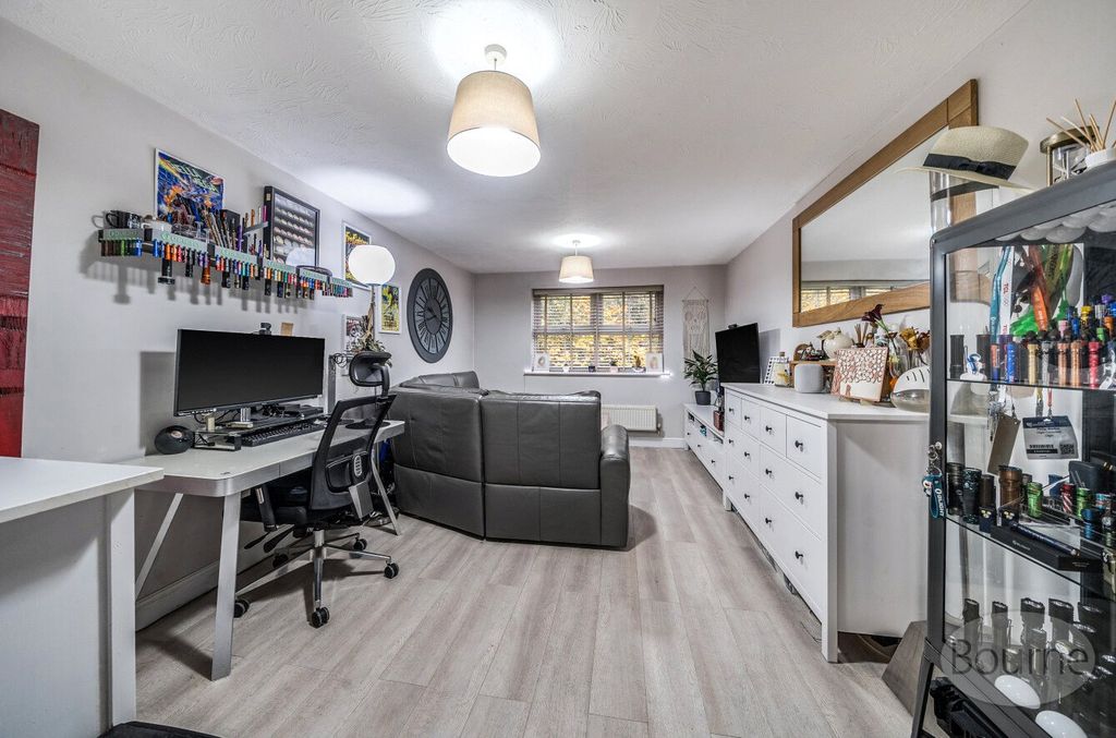 Property photo 2 of 14 Picture No. 13