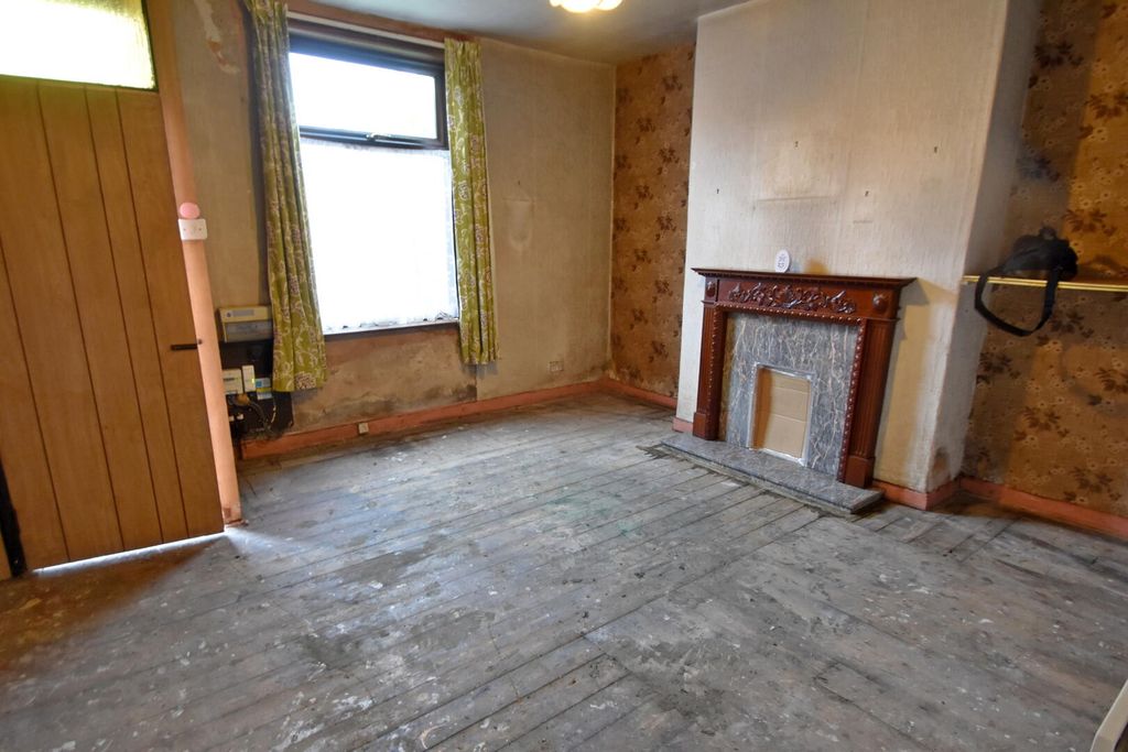 Property photo 2 of 9 Living Room