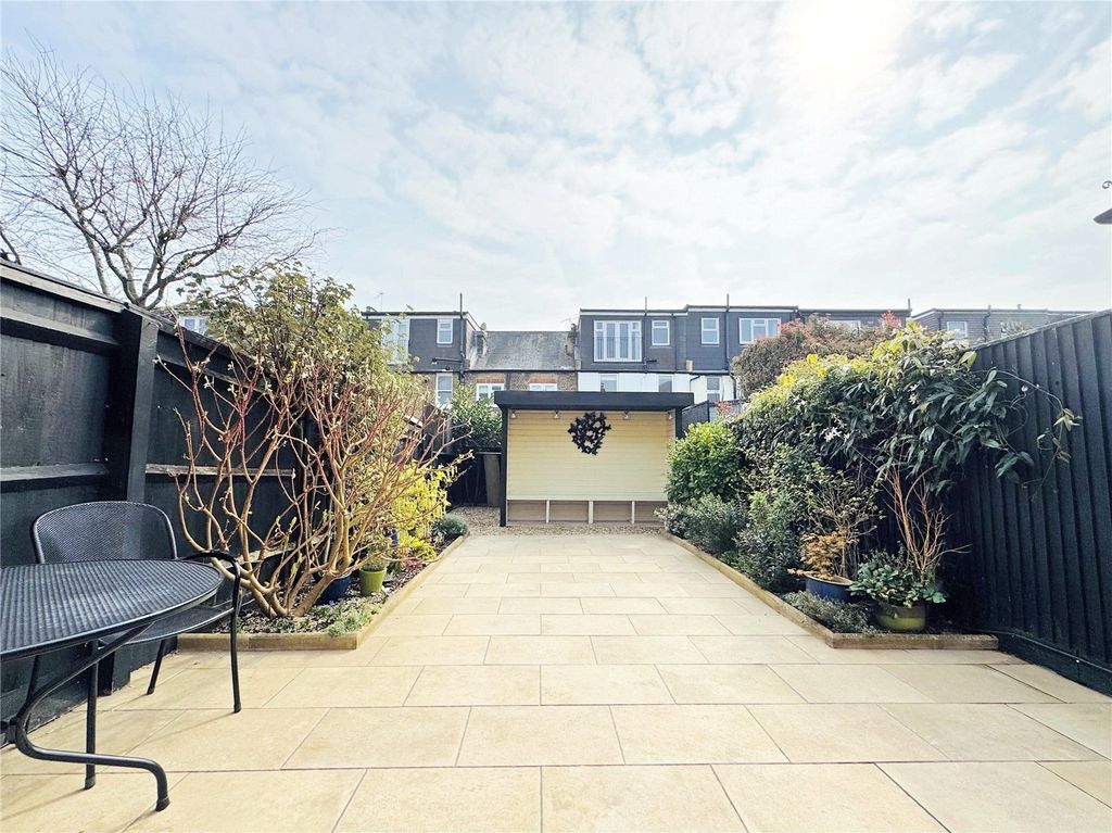 Property photo 3 of 16 Picture No. 14