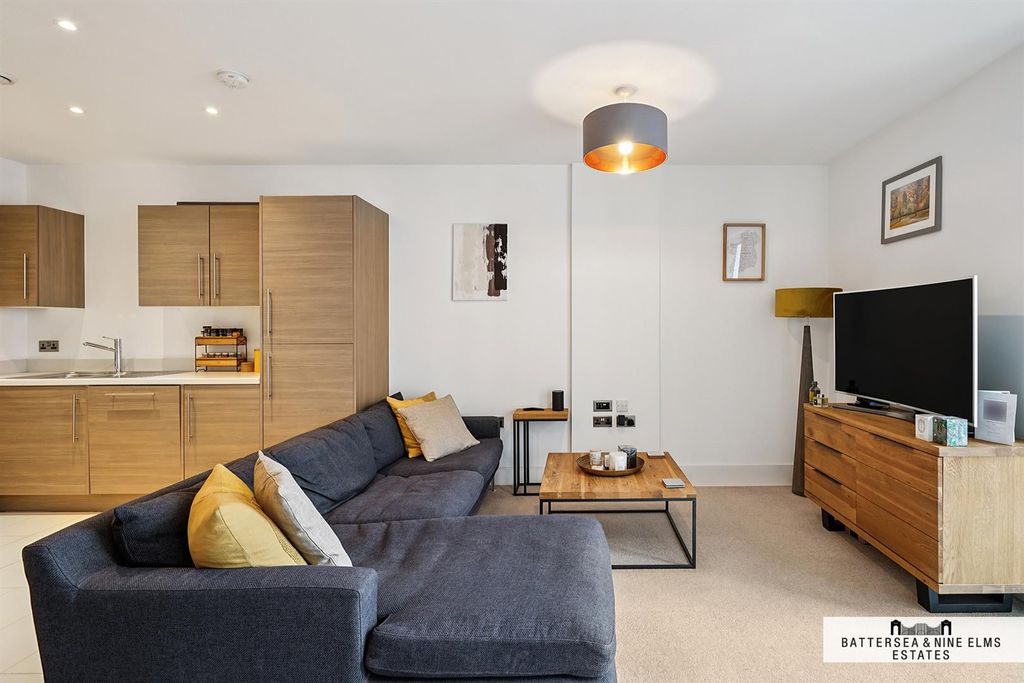 Property photo 3 of 19