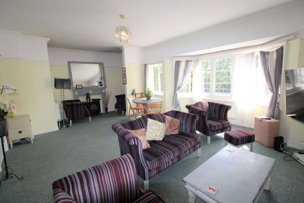 Property photo 3 of 24