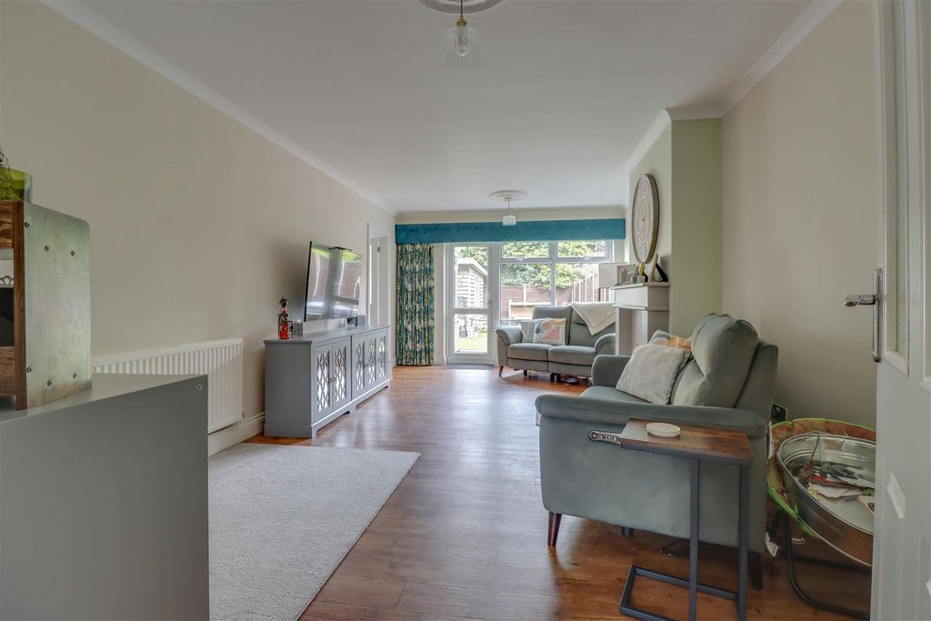 Property photo 2 of 20 16 Saxon Close .2-2.Jpg