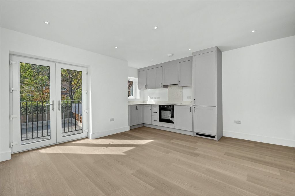 Property photo 2 of 9 Kitchen/Reception