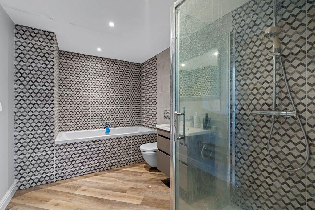 Additional image 9 of 4 bed barn conversion to rentCold Pool Lane, Badgeworth GL51