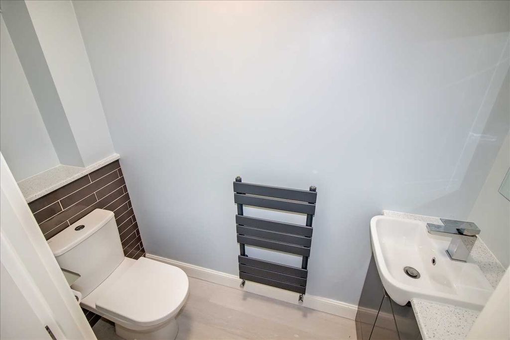 Property photo 2 of 13 Downstairs Cloakroom