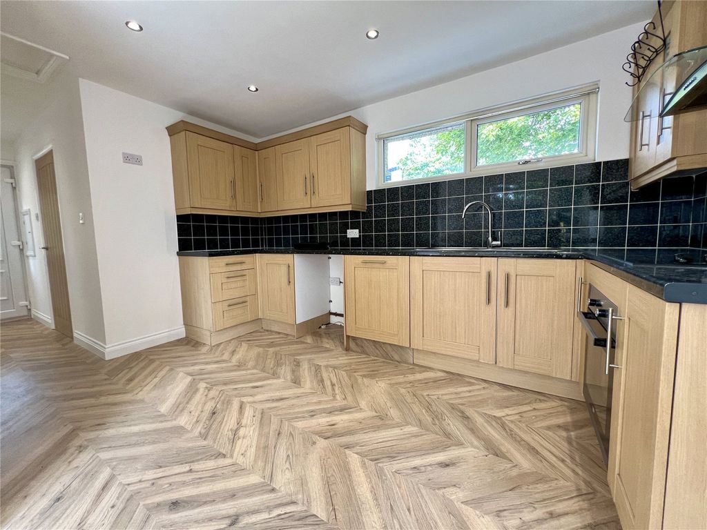 Property photo 2 of 12 Picture No. 23
