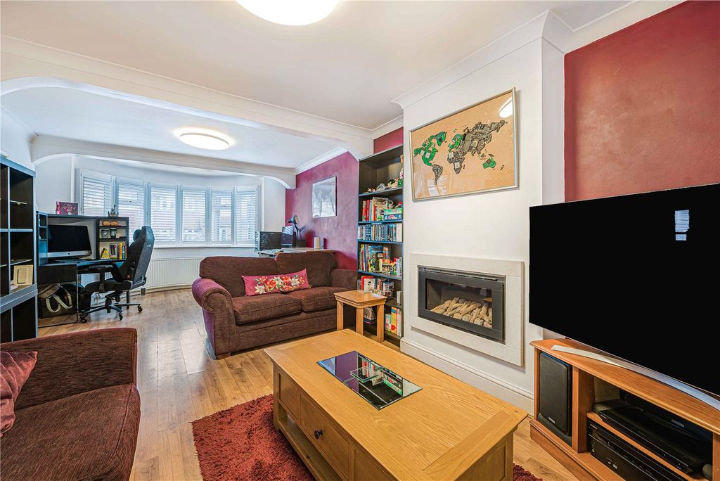 Property photo 2 of 21 Lounge