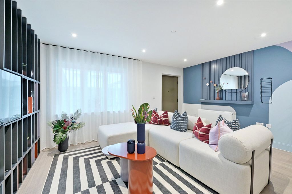 Property photo 2 of 17 Reception Room