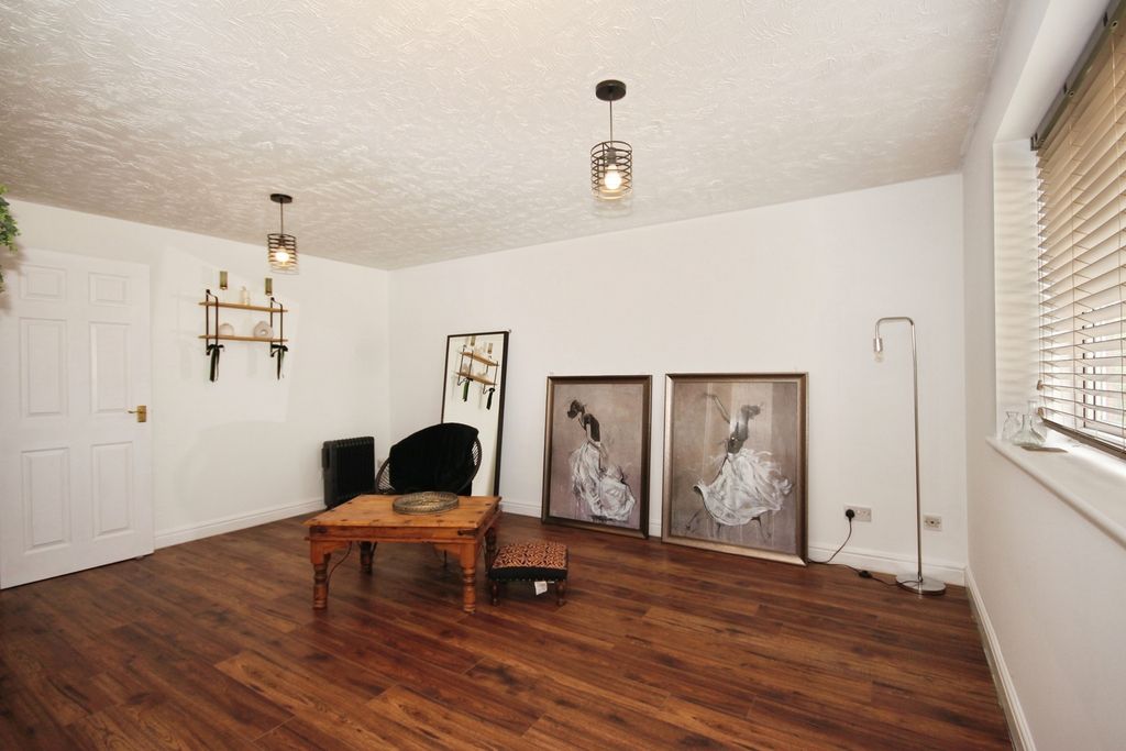 Property photo 3 of 13 Pbox-Img.Jpg