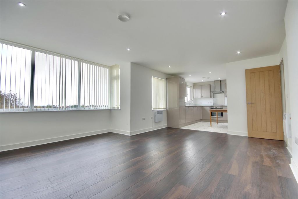 Property photo 1 of 9 8B2356C1-1Cdf-46C7-A142-B3Adb4597467_1_201_A.Jpeg
