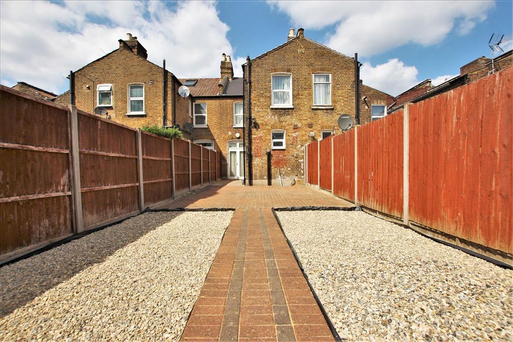 Property photo 3 of 11