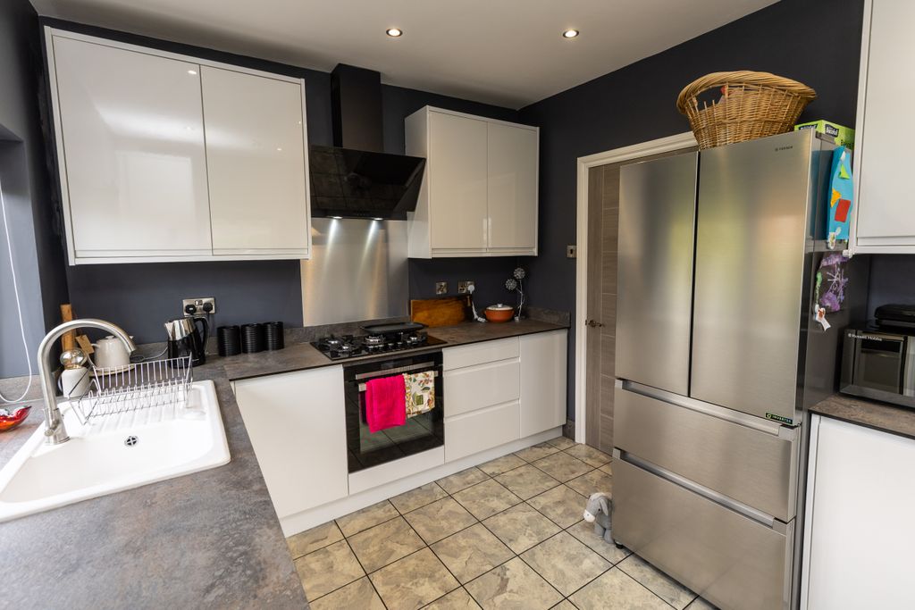 Property photo 2 of 22 19