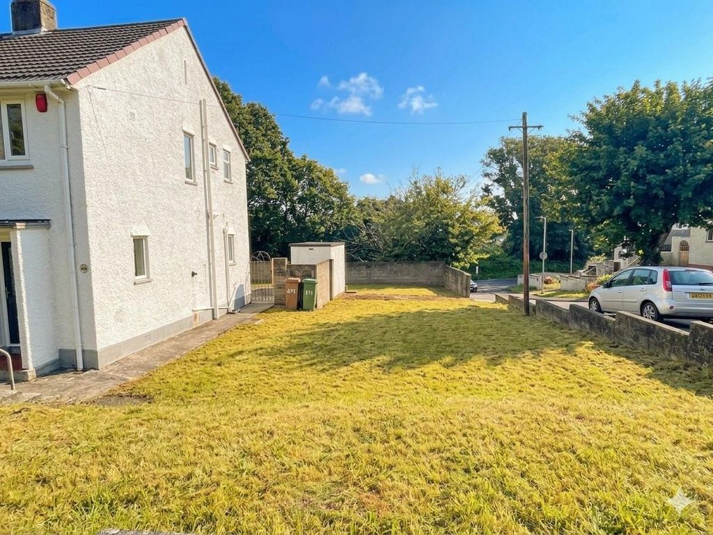 Property photo 2 of 18 Blandford Road 491 - Side Garden.Jpg