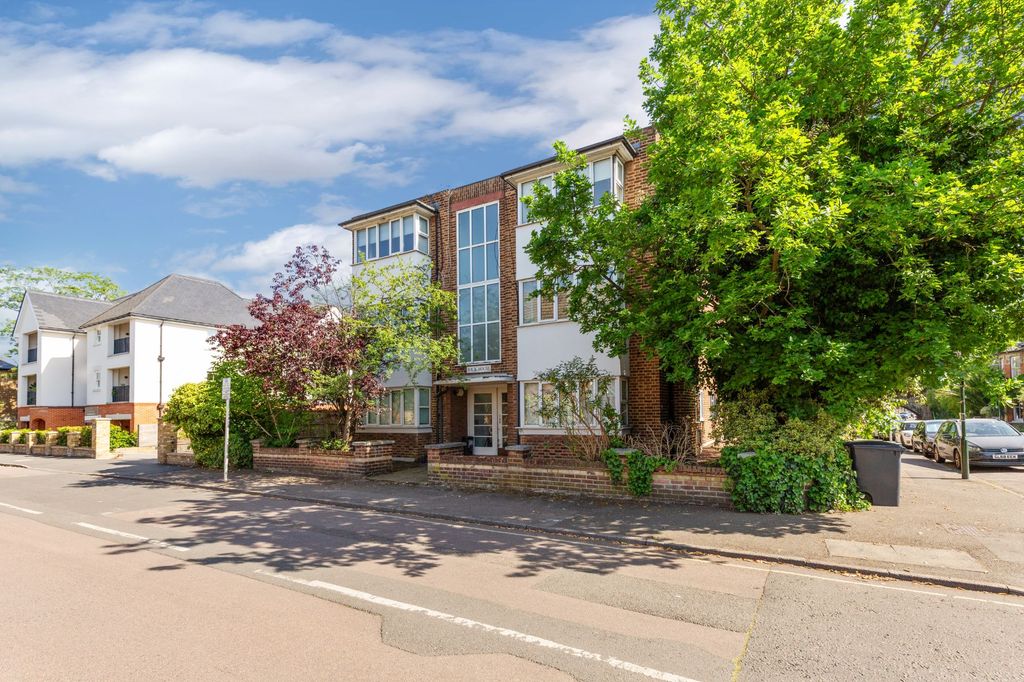 Property photo 2 of 59 Wick House, 10 Station Road, Hampton Wick, London Kt1 4Hf