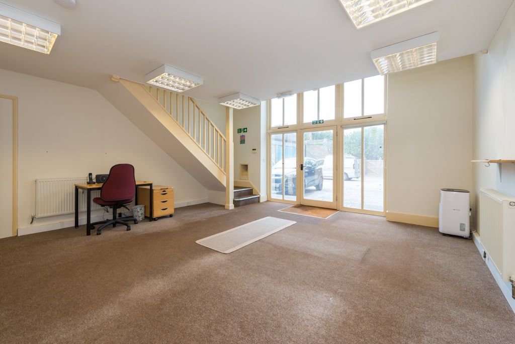 Property photo 3 of 12 Picture No. 02