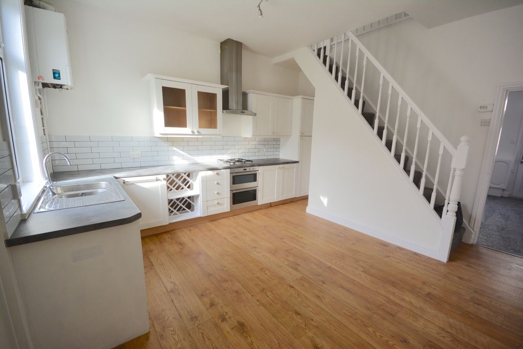Property photo 3 of 14 Kitchen