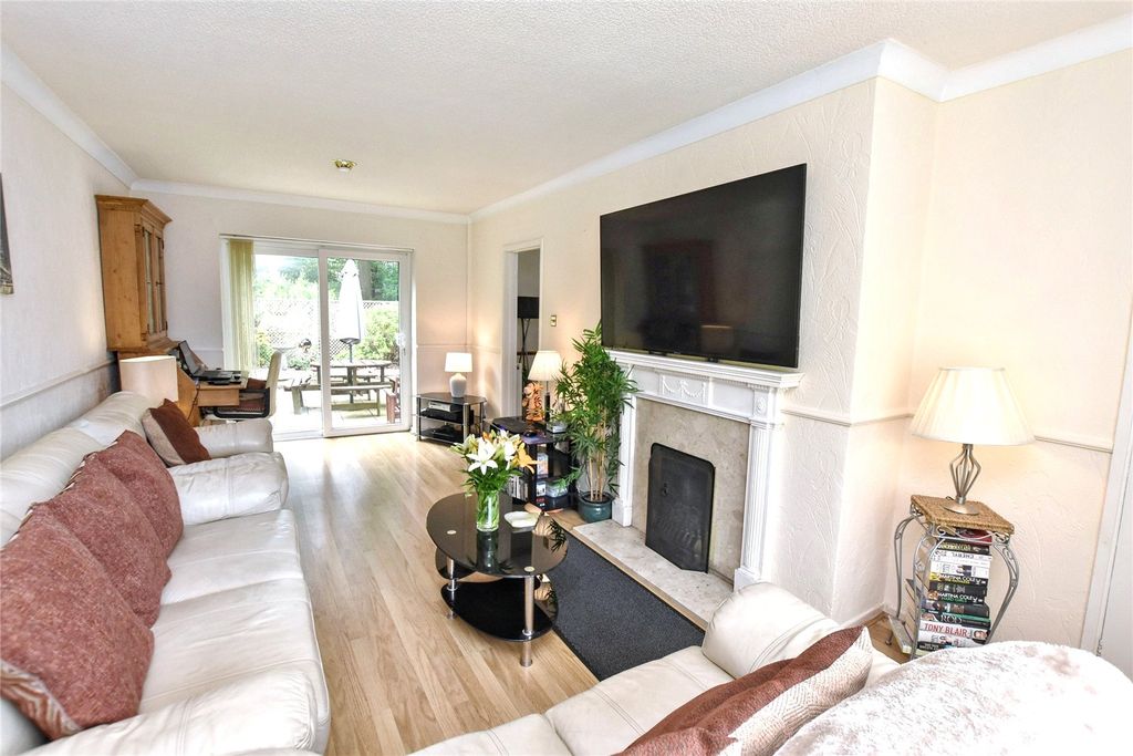 Property photo 2 of 15 Lounge