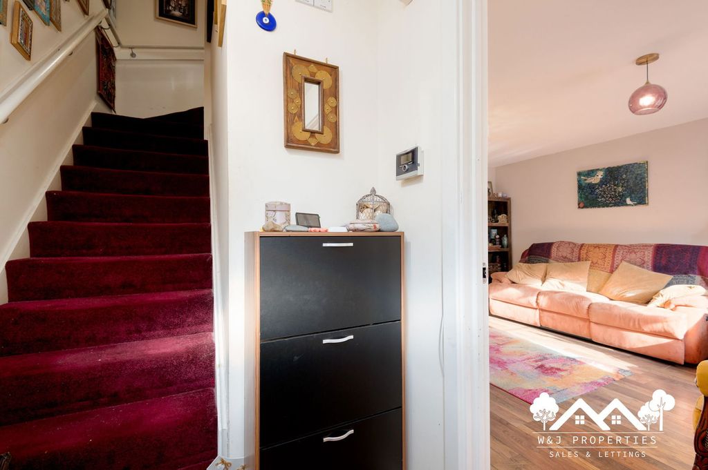 Property photo 2 of 31