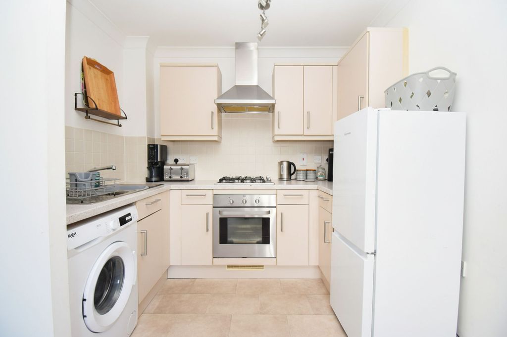 Property photo 3 of 6