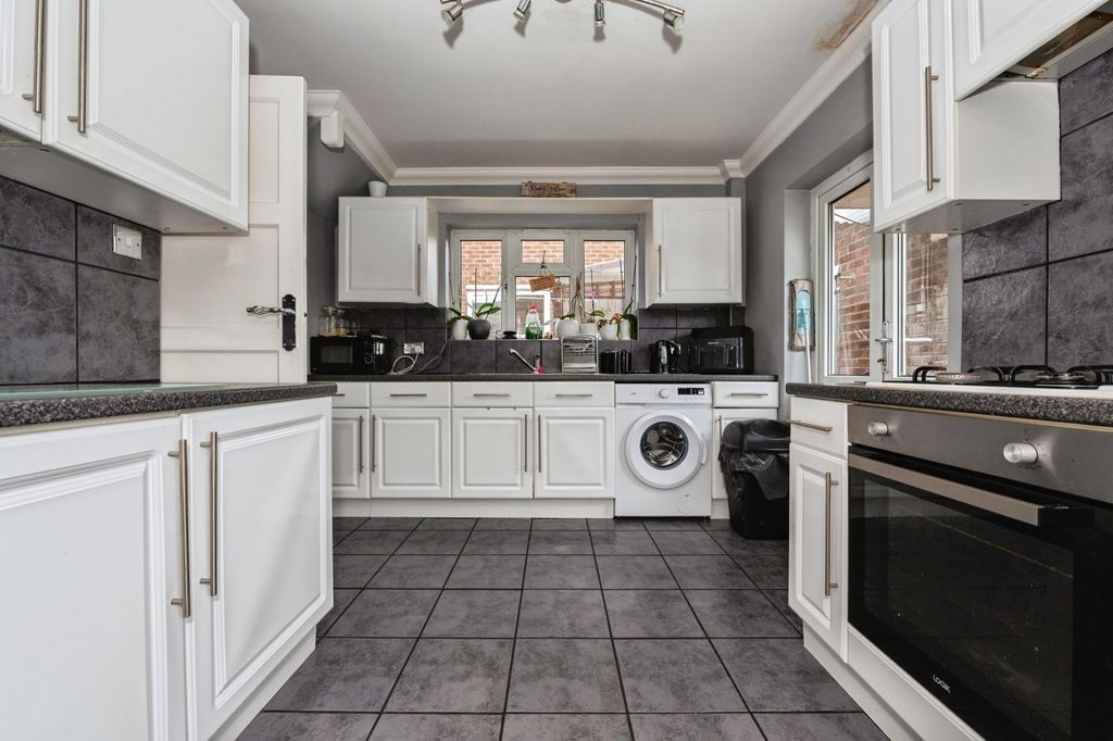 Property photo 2 of 15 Kitchen