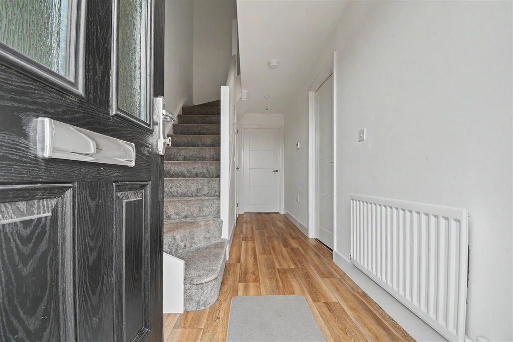 Property photo 2 of 16 Entrance