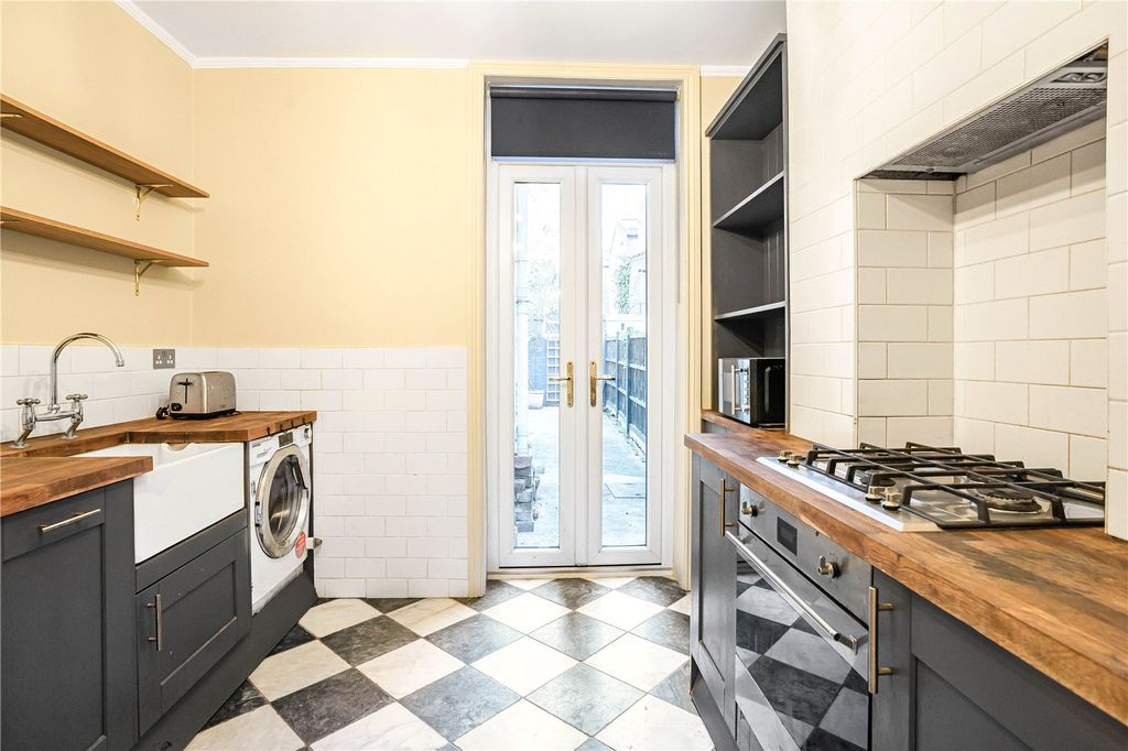 Property photo 2 of 19 Kitchen