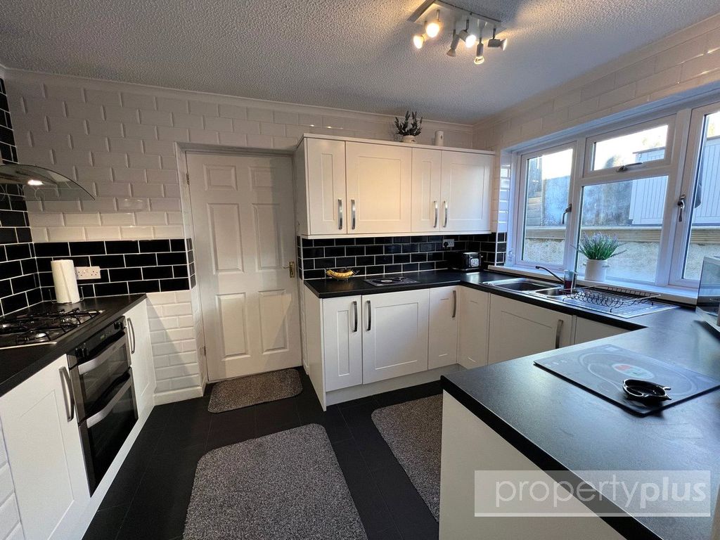 Property photo 2 of 20 Picture No. 11