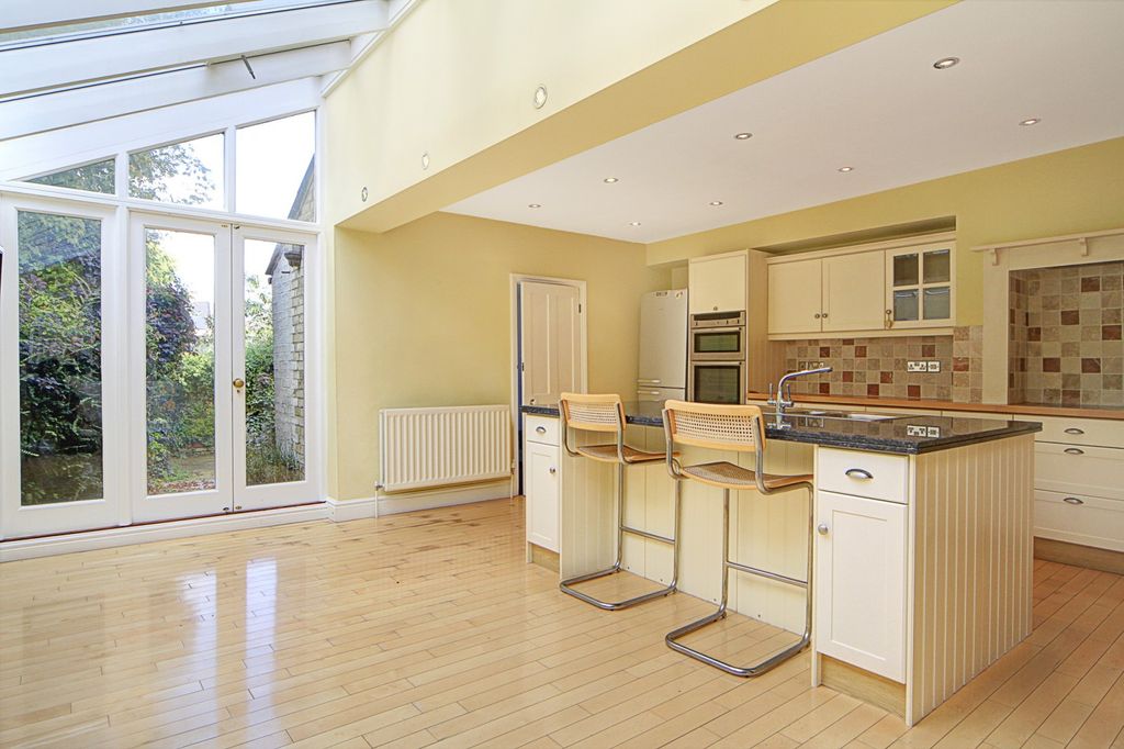 Property photo 2 of 12 Kitchen