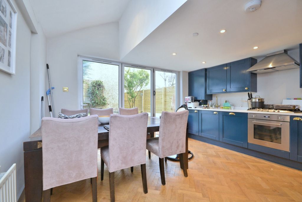 Property photo 2 of 11 Photo 8