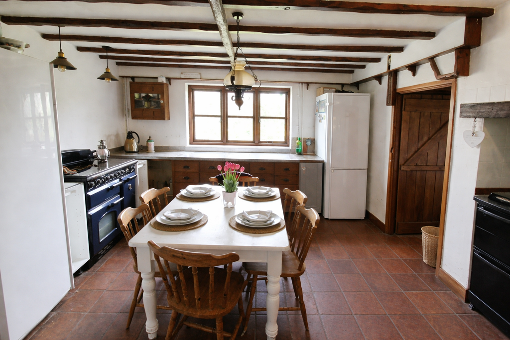Property photo 2 of 10 Kitchen