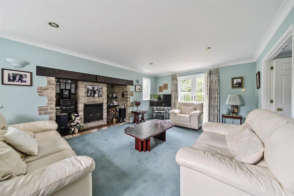 Property photo 2 of 20 Sitting Room