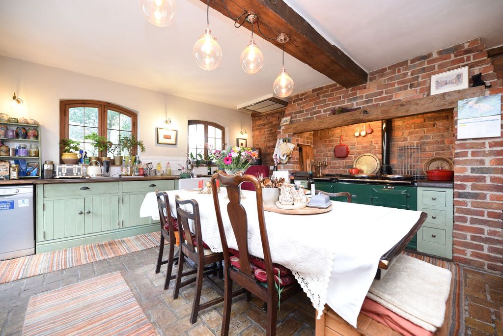 Property photo 2 of 32