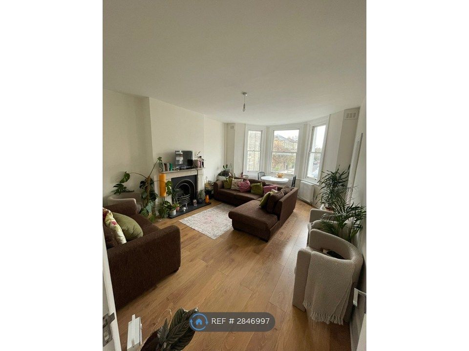 Property photo 1 of 14 Living Room