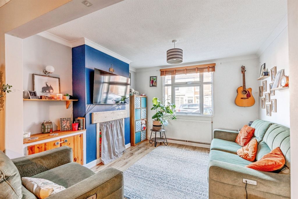 Property photo 2 of 17