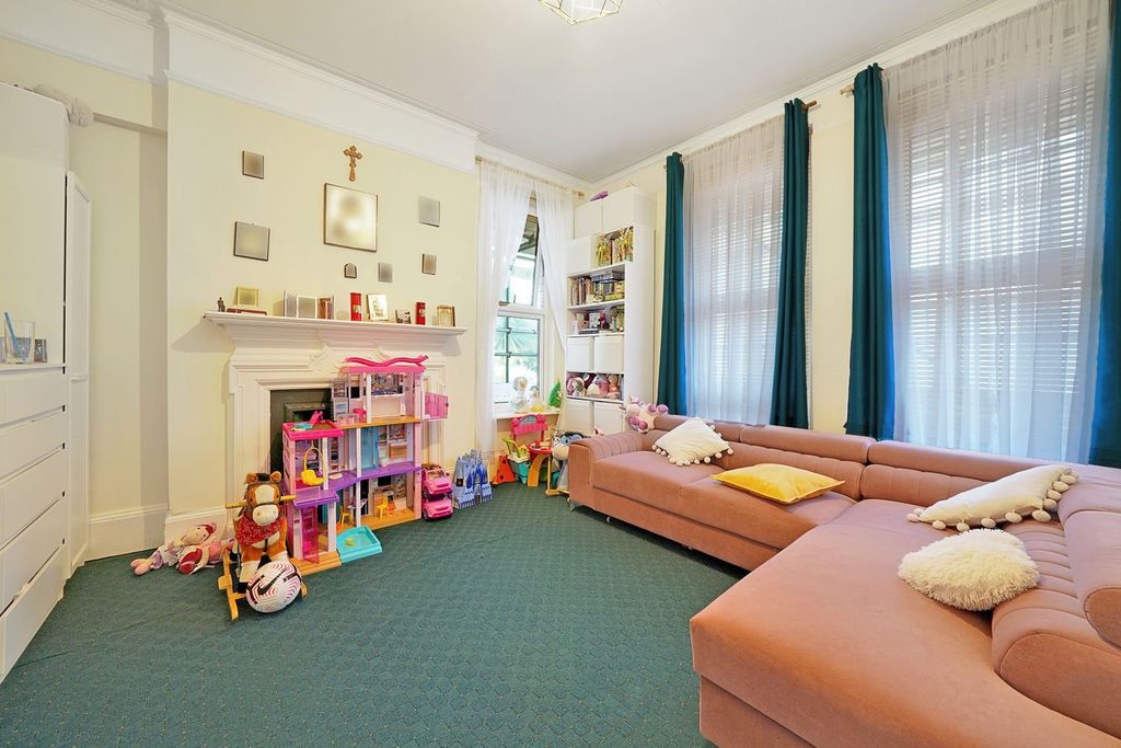 Property photo 3 of 13