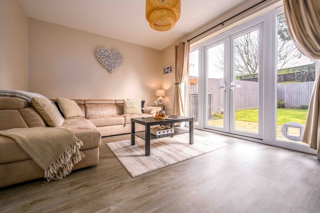 Property photo 3 of 11